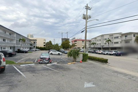 Condo in Hallandale Beach, Florida, 2 bedrooms  № 2001435