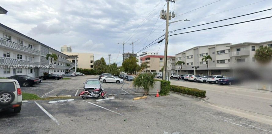 Condo in Hallandale Beach, Florida, 2 bedrooms  № 2001435
