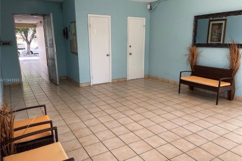 Condominio en alquiler en Hallandale Beach, Florida, 2 dormitorios, 80.82 m2 № 2001435 - foto 16