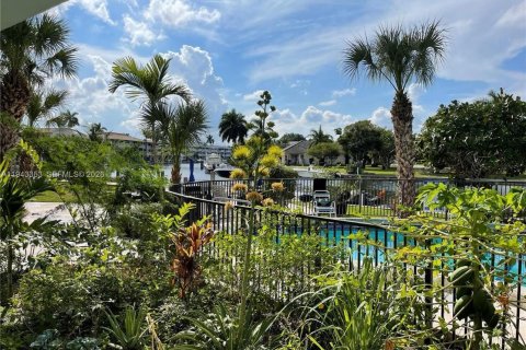 Condominio en alquiler en Hallandale Beach, Florida, 2 dormitorios, 80.82 m2 № 2001435 - foto 27