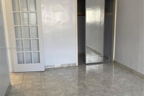 Condominio en alquiler en Hallandale Beach, Florida, 2 dormitorios, 80.82 m2 № 2001435 - foto 15