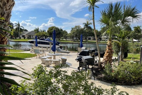 Condominio en alquiler en Hallandale Beach, Florida, 2 dormitorios, 80.82 m2 № 2001435 - foto 17