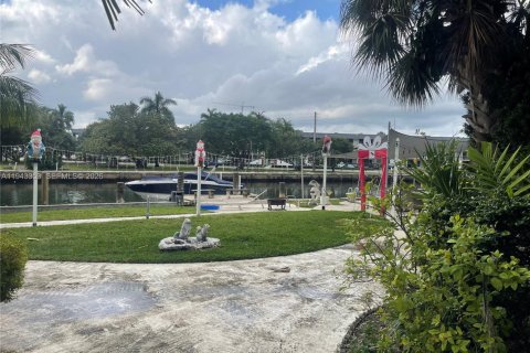 Condominio en alquiler en Hallandale Beach, Florida, 2 dormitorios, 80.82 m2 № 2001435 - foto 22