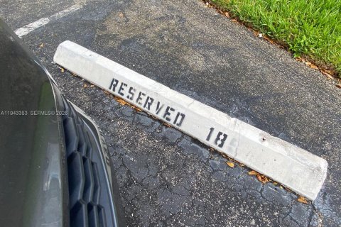 Condominio en alquiler en Hallandale Beach, Florida, 2 dormitorios, 80.82 m2 № 2001435 - foto 9