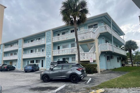 Condominio en alquiler en Hallandale Beach, Florida, 2 dormitorios, 80.82 m2 № 2001435 - foto 19