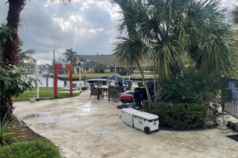 Condominio en alquiler en Hallandale Beach, Florida, 2 dormitorios, 80.82 m2 № 2001435 - foto 8