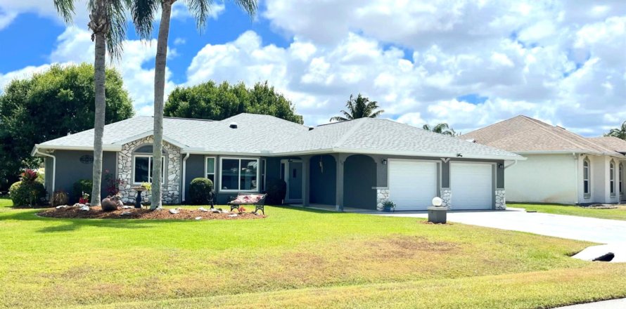 Casa en Jensen Beach, Florida 3 dormitorios, 175.21 m2 № 1162079