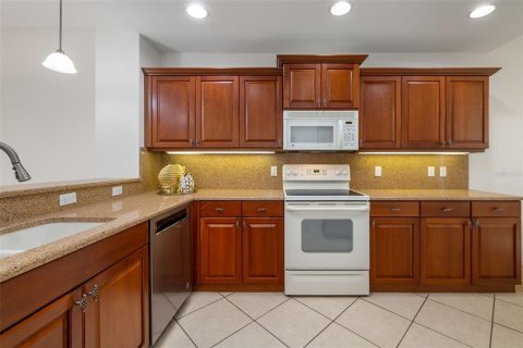 Condo in Bradenton, Florida, 2 bedrooms  № 1905822 - photo 29
