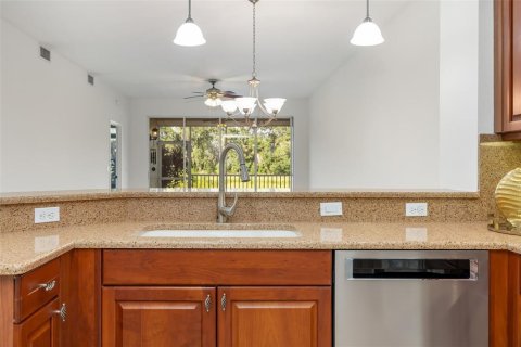 Condo in Bradenton, Florida, 2 bedrooms  № 1905822 - photo 28