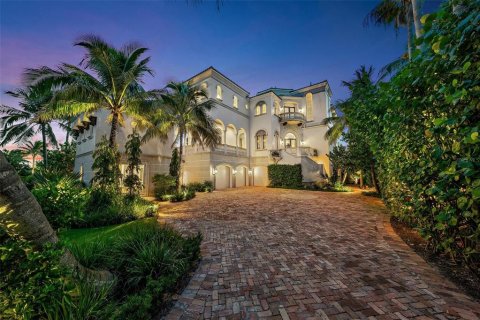 House in Stuart, Florida 6 bedrooms, 983.37 sq.m. № 1900704 - photo 9