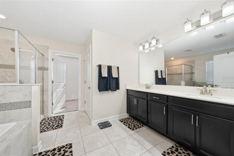 Casa en venta en Orlando, Florida, 4 dormitorios, 227.89 m2 № 2199386 - foto 13