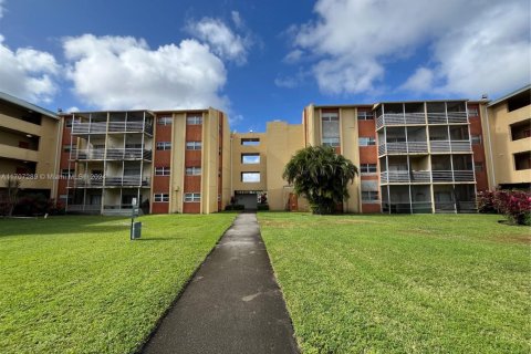 Condo in Lauderdale Lakes, Florida, 1 bedroom  № 1936387 - photo 12