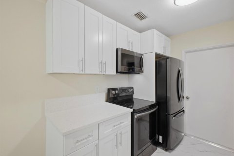 Villa ou maison à vendre à Lake Worth, Floride: 3 chambres, 156.26 m2 № 2387904 - photo 17