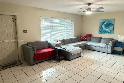 Casa en venta en Deerfield Beach, Florida, 2 dormitorios, 154.96 m2 № 2055889 - foto 2