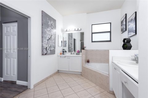 House in Homestead, Florida 5 bedrooms, 253.81 sq.m. № 2068512 - photo 27