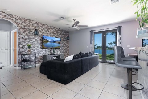 House in Homestead, Florida 5 bedrooms, 253.81 sq.m. № 2068512 - photo 11