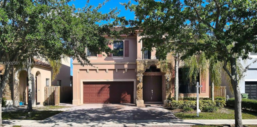 House in Homestead, Florida 5 bedrooms, 253.81 sq.m. № 2068512
