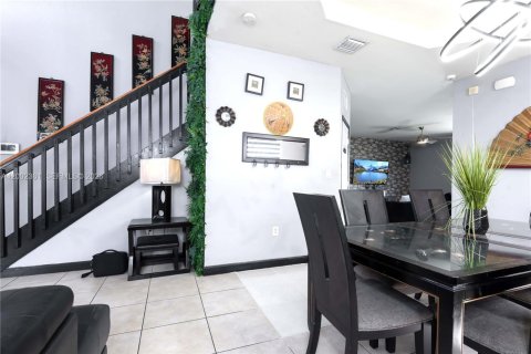 House in Homestead, Florida 5 bedrooms, 253.81 sq.m. № 2068512 - photo 7