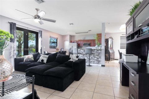 House in Homestead, Florida 5 bedrooms, 253.81 sq.m. № 2068512 - photo 10