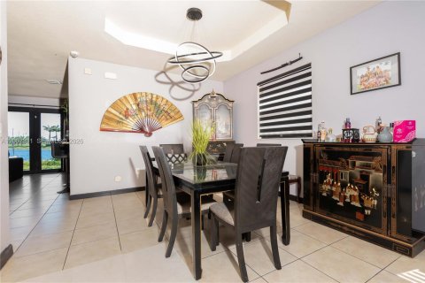 House in Homestead, Florida 5 bedrooms, 253.81 sq.m. № 2068512 - photo 5