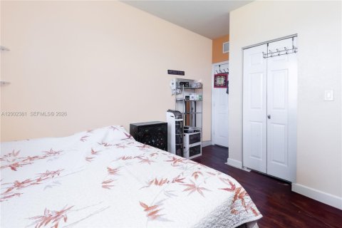 House in Homestead, Florida 5 bedrooms, 253.81 sq.m. № 2068512 - photo 17