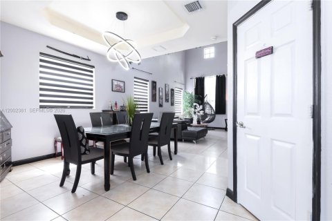 House in Homestead, Florida 5 bedrooms, 253.81 sq.m. № 2068512 - photo 8