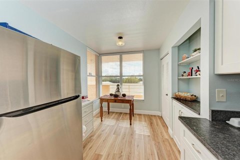 Condo in Bradenton, Florida, 2 bedrooms  № 1717056 - photo 13