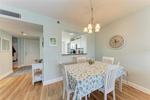 Condo in Bradenton, Florida, 2 bedrooms  № 1717056 - photo 16