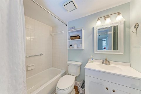 Condo in Bradenton, Florida, 2 bedrooms  № 1717056 - photo 21