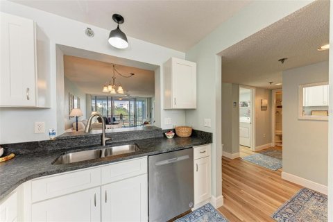 Condo in Bradenton, Florida, 2 bedrooms  № 1717056 - photo 12