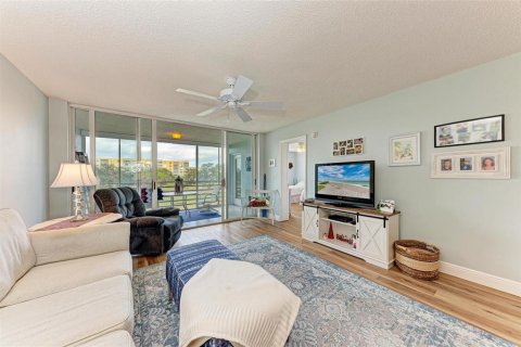 Condo in Bradenton, Florida, 2 bedrooms  № 1717056 - photo 7