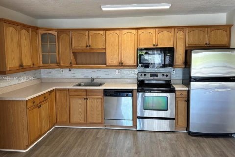 Copropriété à louer à Doral, Floride: 2 chambres, 98.48 m2 № 1946841 - photo 2