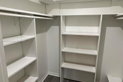 Copropriété à louer à Doral, Floride: 2 chambres, 98.48 m2 № 1946841 - photo 9