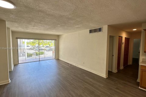 Copropriété à louer à Doral, Floride: 2 chambres, 98.48 m2 № 1946841 - photo 3