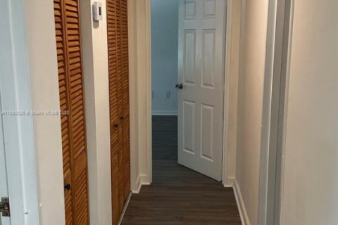Copropriété à louer à Doral, Floride: 2 chambres, 98.48 m2 № 1946841 - photo 5