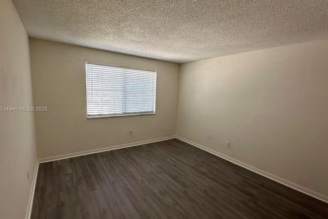 Copropriété à louer à Doral, Floride: 2 chambres, 98.48 m2 № 1946841 - photo 8