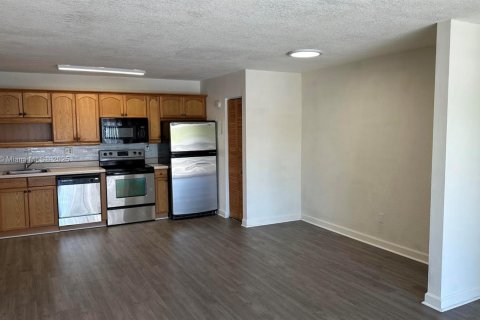 Copropriété à louer à Doral, Floride: 2 chambres, 98.48 m2 № 1946841 - photo 1