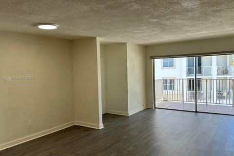 Copropriété à louer à Doral, Floride: 2 chambres, 98.48 m2 № 1946841 - photo 4