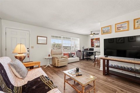 Condo in Indialantic, Florida, 1 bedroom № 2195801 - photo 8