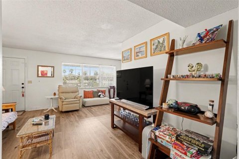 Condo in Indialantic, Florida, 1 bedroom № 2195801 - photo 5