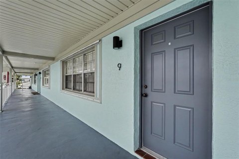 Condo in Indialantic, Florida, 1 bedroom № 2195801 - photo 3