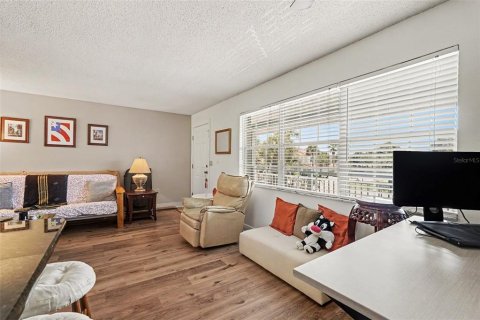 Condo in Indialantic, Florida, 1 bedroom № 2195801 - photo 7