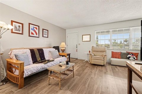 Condo in Indialantic, Florida, 1 bedroom № 2195801 - photo 4