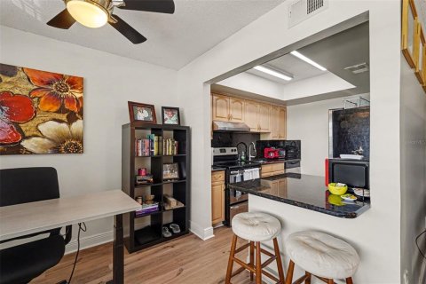 Condo in Indialantic, Florida, 1 bedroom № 2195801 - photo 10