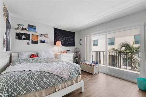 Condo in Indialantic, Florida, 1 bedroom № 2195801 - photo 12