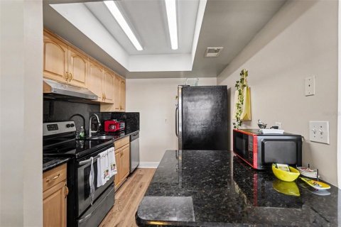 Condo in Indialantic, Florida, 1 bedroom № 2195801 - photo 11
