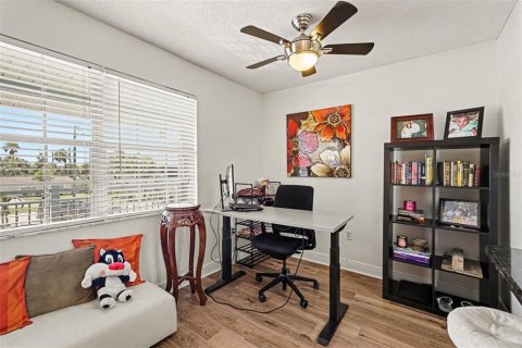 Condo in Indialantic, Florida, 1 bedroom № 2195801 - photo 9