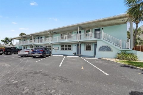 Condo in Indialantic, Florida, 1 bedroom № 2195801 - photo 2