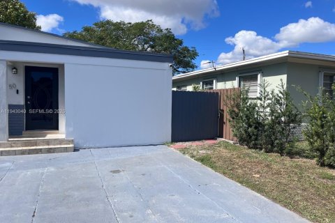 Immobilier commercial à Miami, Floride 46.45 m2 № 1999303