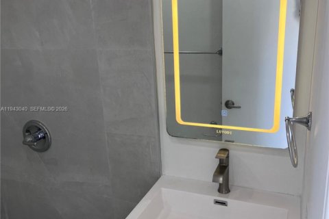 Immobilier commercial à louer à Miami, Floride: 46.45 m2 № 1999303 - photo 6